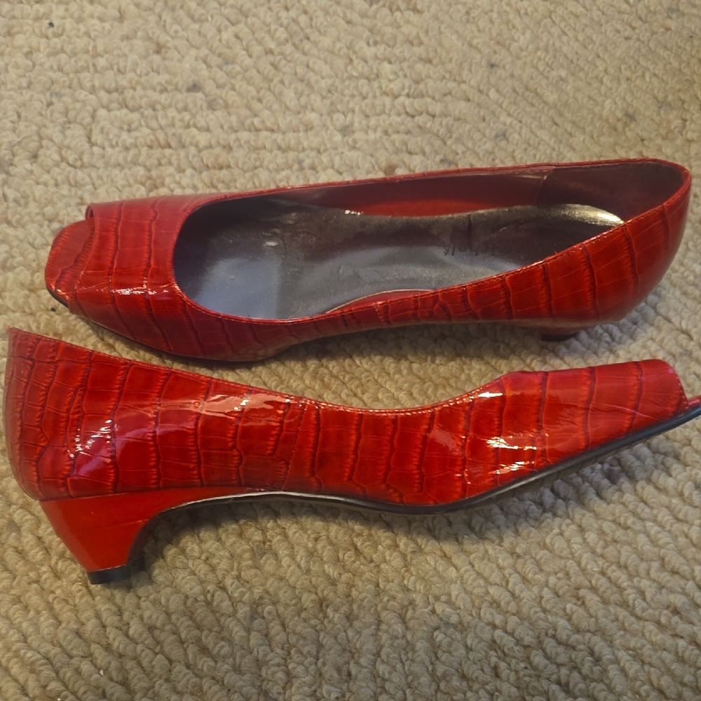 Red Crocodile Pattern Women Shoes